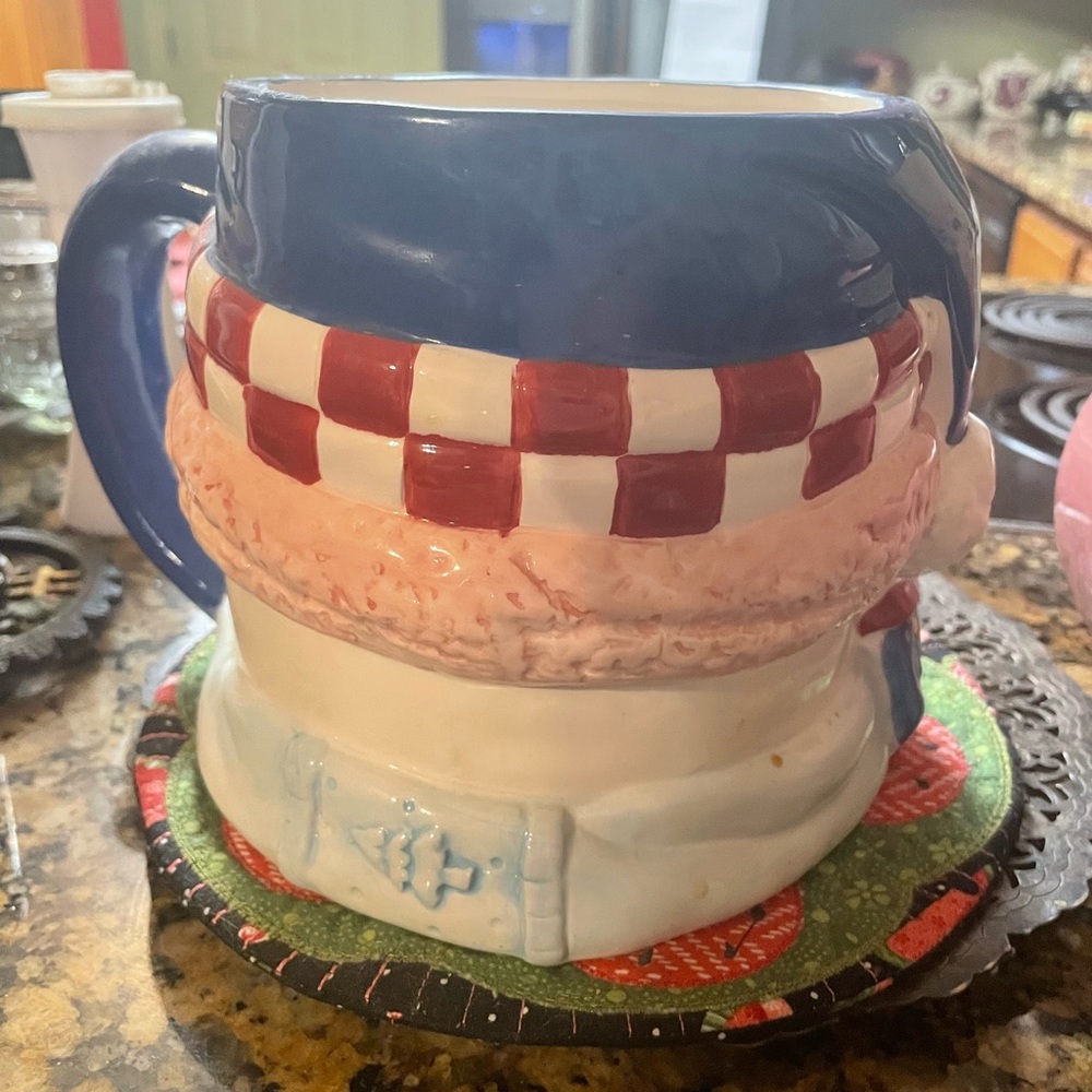 Snow man giant coffee cup